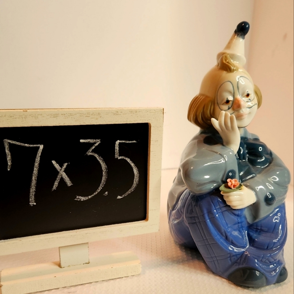 Porcelana de Cuervo Mexico vintage clown with a flower china‎ figurine